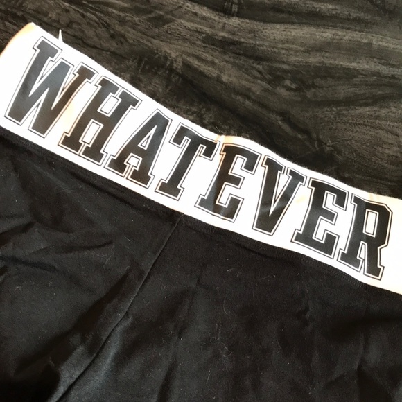 BNWT VS PINK CROPPED YOGA LEGGINGS - Picture 3 of 6